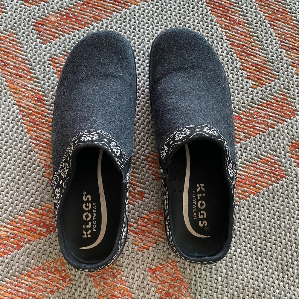 Klogs brand wool clogs. Size 7. York black.